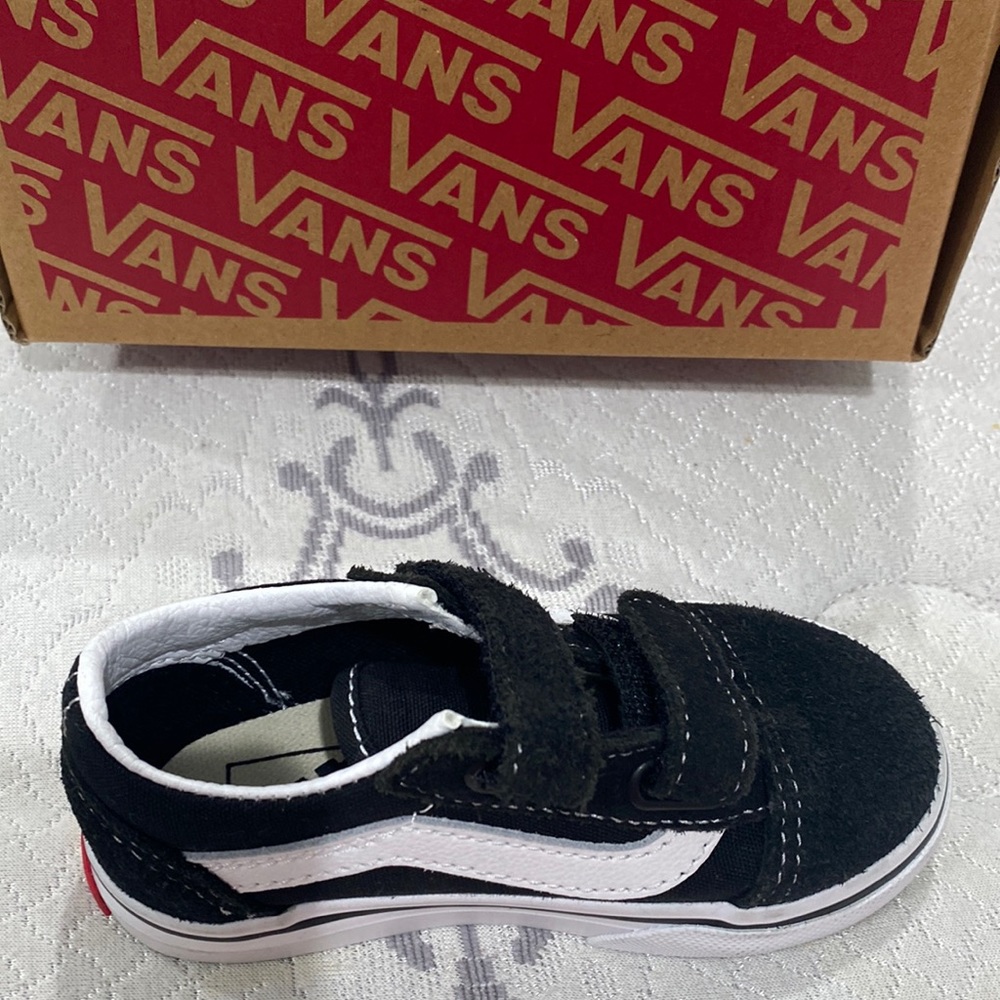 LEFT OLD SKOOL VANS